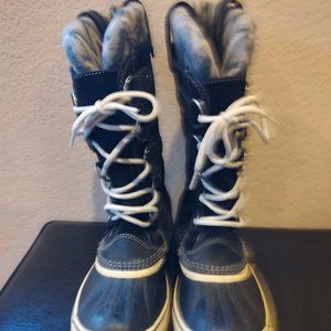Ladies Sorel Waterproof boot size #10   and 13 inches high- like new